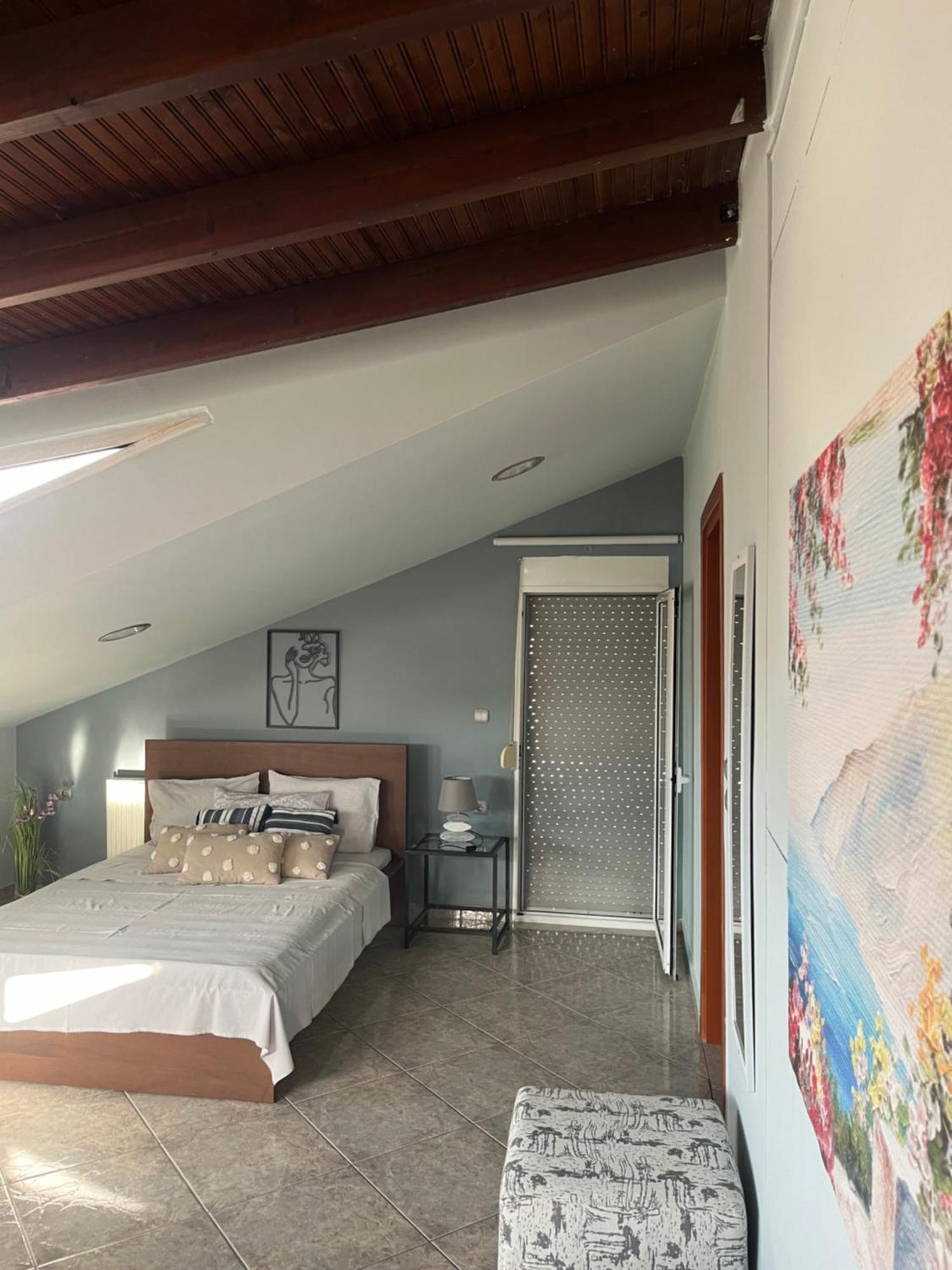 Attic Family * Paralia Dionisiou